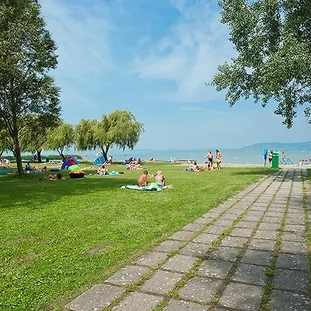 Lellei Vizparti Homokos Strandnal Apartment Balatonlelle